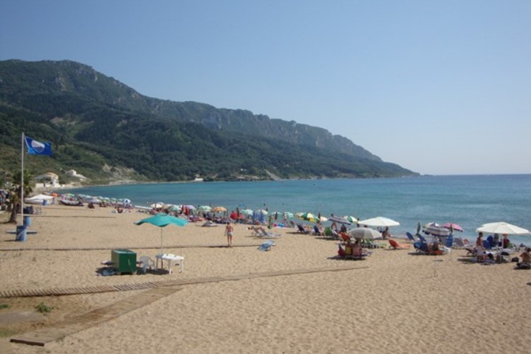 Agios Georgios - pláž