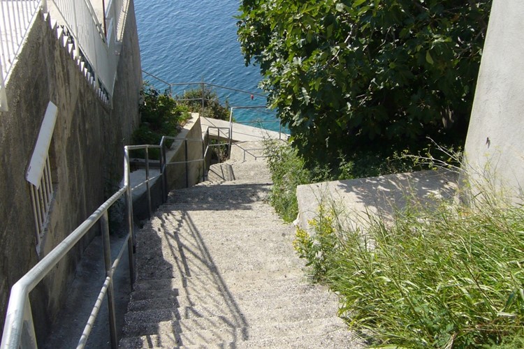 Villa Kennedy***/**** - schody na pláž